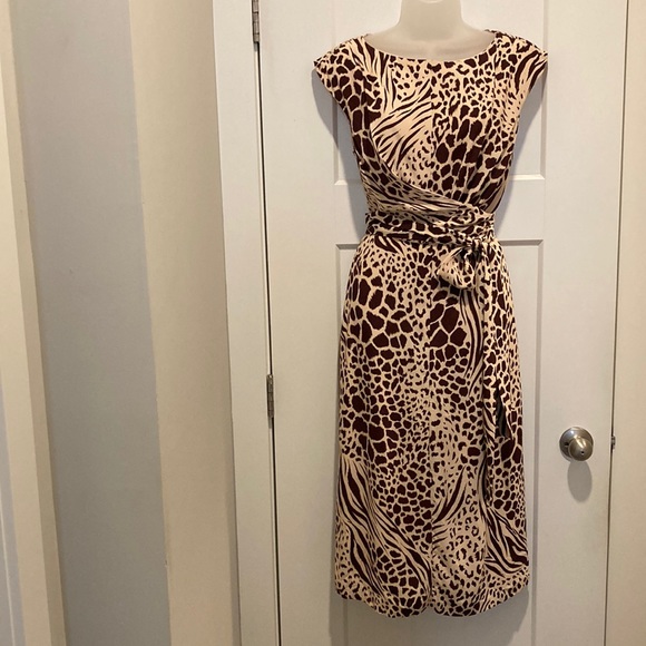 Ann Taylor Dresses & Skirts - Beautiful Sleeveless Dress 👗,size-2, Brown/Cream ,Lined, slips on side.